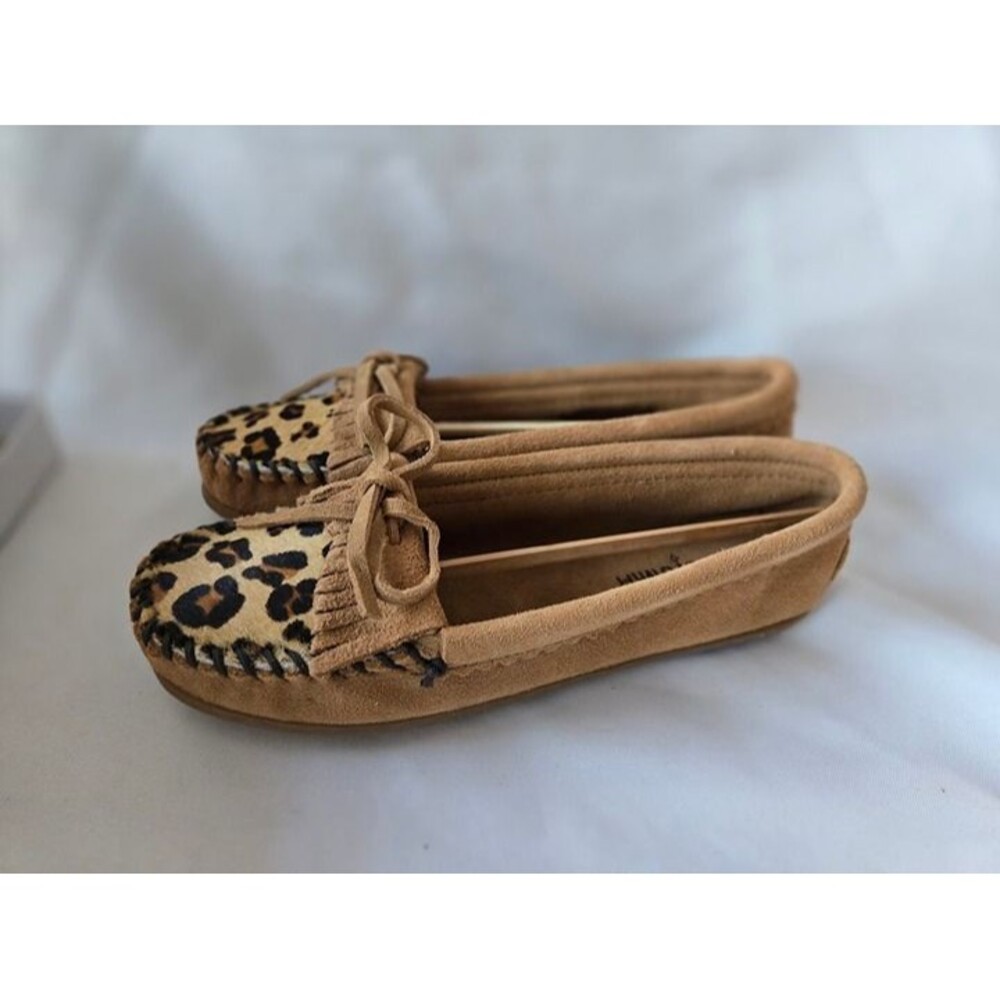 Minnetonka 347F Leopard Kilty Moccasins - Womens size 6 - NEW